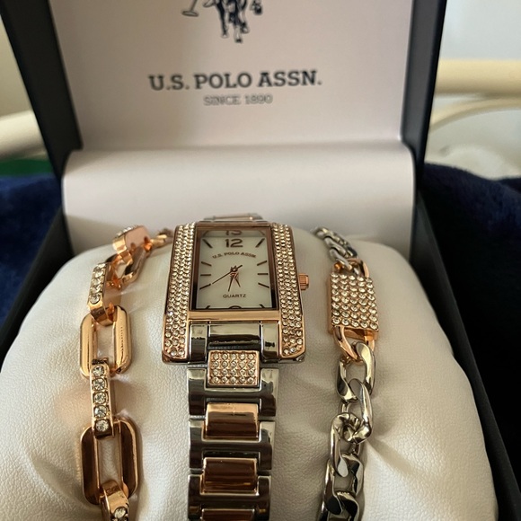 U.S polo assn watch and bracelet set - Picture 3 of 4